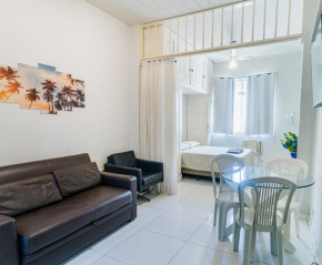 Studio completo na praia de Copacabana com ar, wifi, netflix, até 4 pessoas, FUNDOS CLARO E SILENCIOSO, pauloangerami PJ135